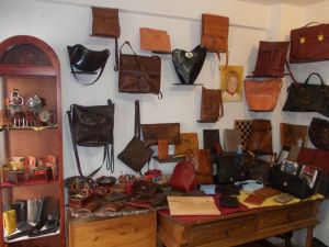 La Tienda Chica leather goods by FG handmade bags